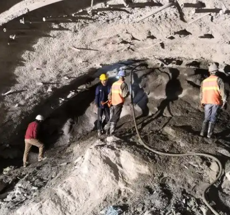 安徽拱顶带模注浆料的施工流程及注意事项